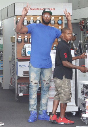 Andre Drummond
Andre Drummond out and about, Los Angles, America - 05 Jul 2015
Andre Drummond shopping at RadioShack in Los Angeles