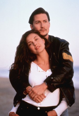 Editorial use only. No book cover usage.Mandatory Credit: Photo by Moviestore/Shutterstock (1613328a)Ruby In Paradise,  Ashley Judd,  Todd FieldFilm and Television