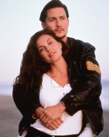 Editorial use only. No book cover usage. Mandatory Credit: Photo by Moviestore/Shutterstock (1613328a) Ruby In Paradise,  Ashley Judd,  Todd Field Film and Television