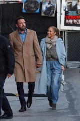 Hollywood, CA  - Ben Affleck and Jennifer Lopez hold hands as they arrive at the El Capitan Entertainment Centre in Hollywood for an appearance on Jimmy Kimmel Live!Pictured: Ben Affleck, Jennifer LopezBACKGRID USA 15 DECEMBER 2021USA: +1 310 798 9111 / usasales@backgrid.comUK: +44 208 344 2007 / uksales@backgrid.com*UK Clients - Pictures Containing Children
Please Pixelate Face Prior To Publication*