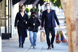 Los Angeles, CA  - *EXCLUSIVE*  - Jennifer Lopez and boyfriend Ben Affleck go shopping with her daughter Emma at American Rag in Los Angeles on new year’s eve.Pictured: Ben Affleck, Jennifer LopezBACKGRID USA 31 DECEMBER 2021BYLINE MUST READ: Vasquez / BACKGRIDUSA: +1 310 798 9111 / usasales@backgrid.comUK: +44 208 344 2007 / uksales@backgrid.com*UK Clients - Pictures Containing Children
Please Pixelate Face Prior To Publication*