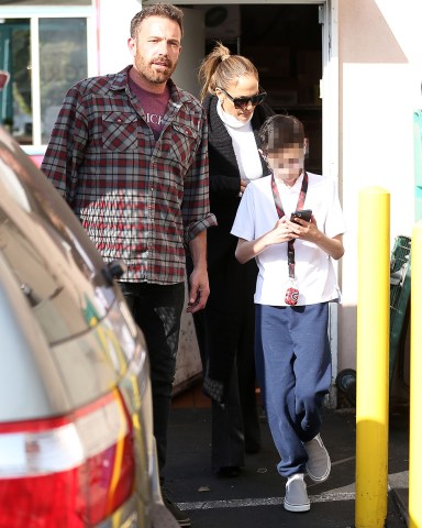 **USE CHILD PIXELATED IMAGES IF YOUR TERRITORY REQUIRES IT**  Ben Affleck and Jennifer Lopez  enjoy dinner out at Mexican restaurant Tacos tu Madre in Westwood, Los Angeles. The famous couple brought Jennifer's son Max for the outing on Tuesday, and paused to share a kiss as they got into the car.  Pictured: Jennifer Lopez,Jlo,Ben Affleck,Maximilian David Muniz Ref: SPL5310993 180522 NON-EXCLUSIVE Picture by: MESSIGOAL / SplashNews.com  Splash News and Pictures USA: +1 310-525-5808 London: +44 (0)20 8126 1009 Berlin: +49 175 3764 166 photodesk@splashnews.com  World Rights