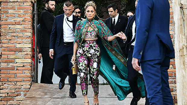 Jennifer Lopez wearing Dior Gaucho Large Double Saddle Bag In Dark Red -  Celebrity Style Guide