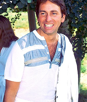 ©2003 RAMEY PHOTO AGENCY310-828-3445                       THE LATE JOHN RITTER FROM THE 1983/84 ARCHIVES.Actor and comedian John Ritter, who gained stardom in the sitcom "Three's Company," died Thursday night after collapsing on the set of his current TV series"8 Simple Rules for Dating My Deenage Daughter." He was 54. 9/12/03 (Mega Agency TagID: MEGAR130182_9.jpg) [Photo via Mega Agency]