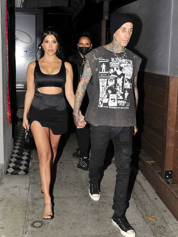 Kourtney Kardashian Travis Barker kiss neck