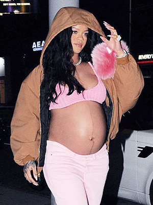 300px x 401px - Pregnant Celebrities In Bikinis: Pics Of Rihanna & More â€“ Hollywood Life