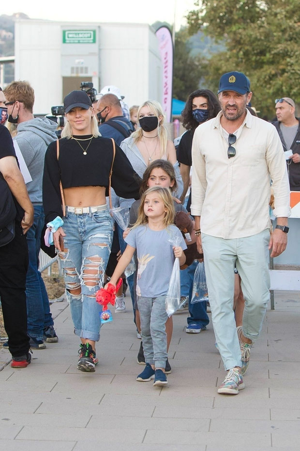 Brian Austin Green Sharna Burgess Go On Malibu Outing With His Kids Hollywood Life