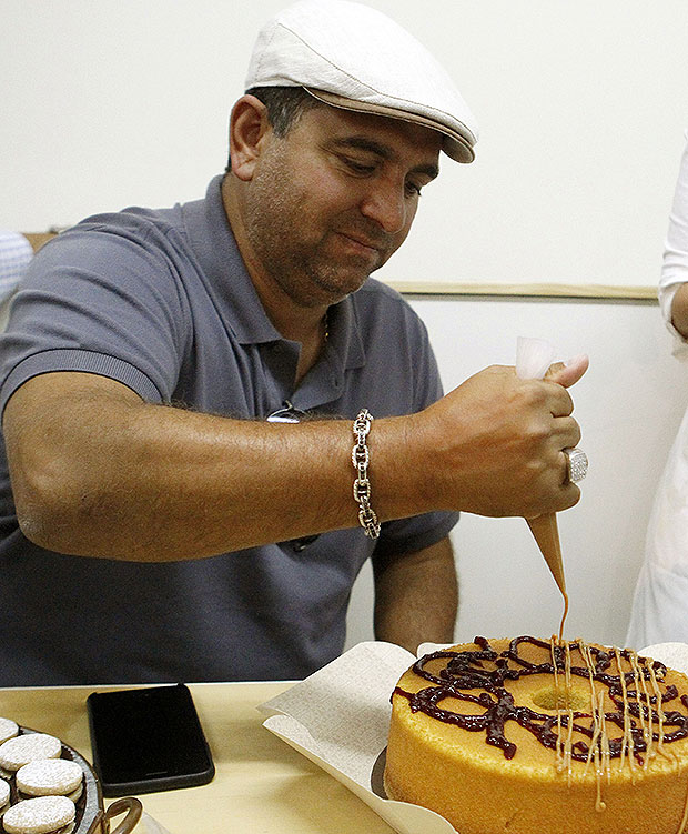 Cake Boss' Star Buddy Valastro Gives an Update on His Hand After