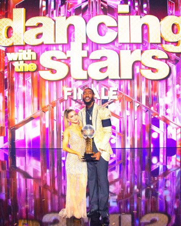 DANCING WITH THE STARS - "Finale" - This season's remaining four couples will dance and compete in their final two rounds of dances in the live season finale where one will win the coveted Mirrorball Trophy, MONDAY, NOV. 22 (8:00-10:00 p.m. EST), on ABC. (ABC/Eric McCandless)DANIELLA KARAGACH, IMAN SHUMPERT