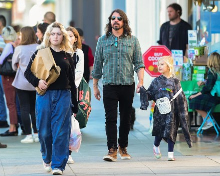 Violet Grohl, Dave Grohl dan Ophelia Saint Grohl Dave Grohl berkeliling, Los Angeles, AS - 16 Feb 2020