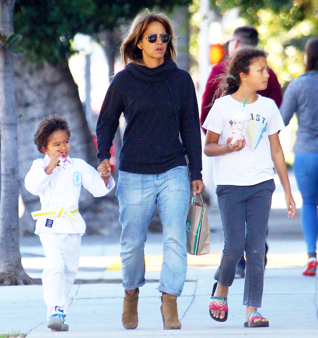 Halle Berry Kids Learn More About Her 2 Children Their Ages Dads Hollywood Life
