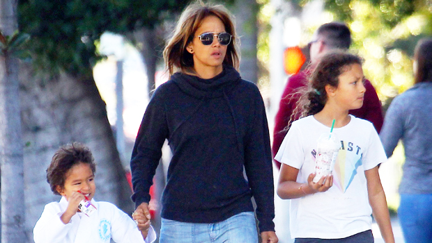 Halle Berry Kids Learn More About Her 2 Children Their Ages Dads Hollywood Life