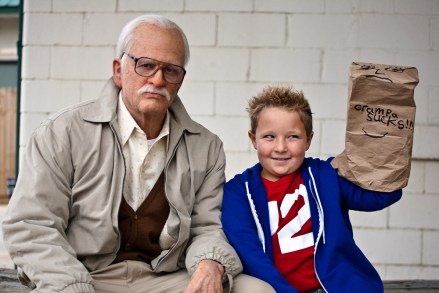 JACKASS PRESENTS: BAD GRANDFATHER, (also known as BAD GRANDFATHER), left: Johnny Knoxville, Jackson Nicole, 2013 tel: Sean Cleaver / © Paramount Pictures / courtesy of Everett Collection
