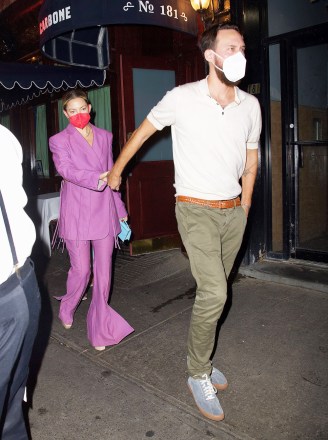 Kate Hudson and Danny Fujikawa hold hands after a romantic dinner date at Carbone in NYC
Kate Hudson and Danny Fujikawa hold hands after a romantic dinner date at Carbone, New York, USA - 08 Sep 2021