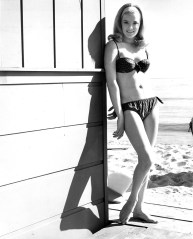 BEACH BLANKET BINGO, Linda Evans, 1965