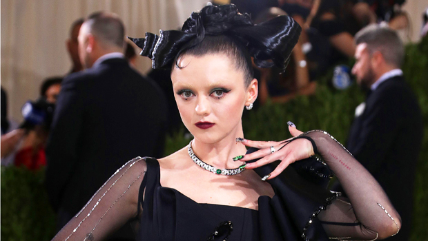 Maisie Williams Met Gala 2021 Dress Wows In Black Dress Photo  