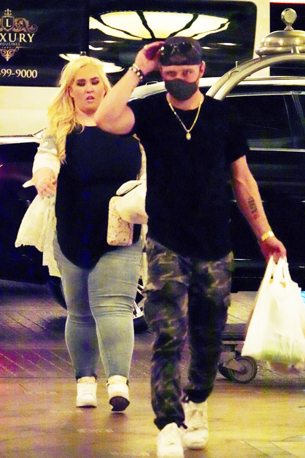 Mama June & new boyfriend 