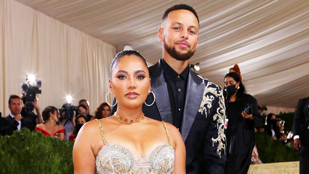 Ayesha Curry & Steph Curry Renew Vows In Sweet Ceremony With Riley ...