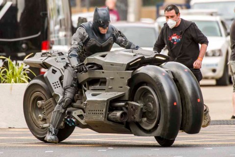 ‘The Batman’ Movie: Photos Of Robert Pattinson In The Film & On Set ...