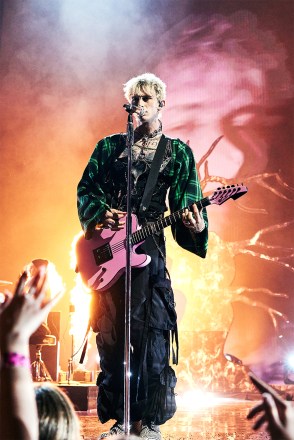  Machine Gun Kelly performs onstage during the 2021 MTV Video Music Awards at Barclays Center on September 12, 2021 in the Brooklyn borough of New York City. (Photo by John Shearer/MTV VMAs 2021/Getty Images for MTV/ViacomCBS)