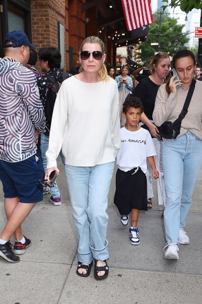 New York, NY  - Ellen Pompeo steps out with her son Eli Christopher in New York City.Pictured: Ellen PompeoBACKGRID USA 28 JUNE 2023 USA: +1 310 798 9111 / usasales@backgrid.comUK: +44 208 344 2007 / uksales@backgrid.com*UK Clients - Pictures Containing ChildrenPlease Pixelate Face Prior To Publication*