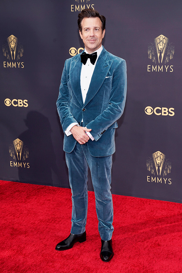 jason sudeikis chris evans blue velvet suit emmys oscars embed1