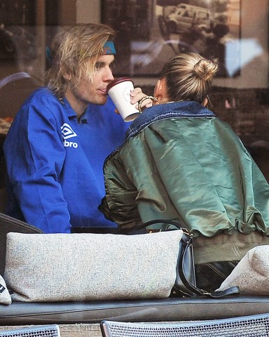 Justin Bieber and fiancee Hailey Baldwin enjoy a walk in Central London, stopping for a drink and a bite to eat in coffee shop Joe & The Juice, before heading to Selfridges to do some shopping. The couple looked very happy and in love, and ended their day out in Hyde Park, where they stopped to share a kiss. 17 Sep 2018 Pictured: Justin Bieber, Hailey Baldwin. Photo credit: Will / MEGA TheMegaAgency.com +1 888 505 6342 (Mega Agency TagID: MEGA276971_001.jpg) [Photo via Mega Agency]