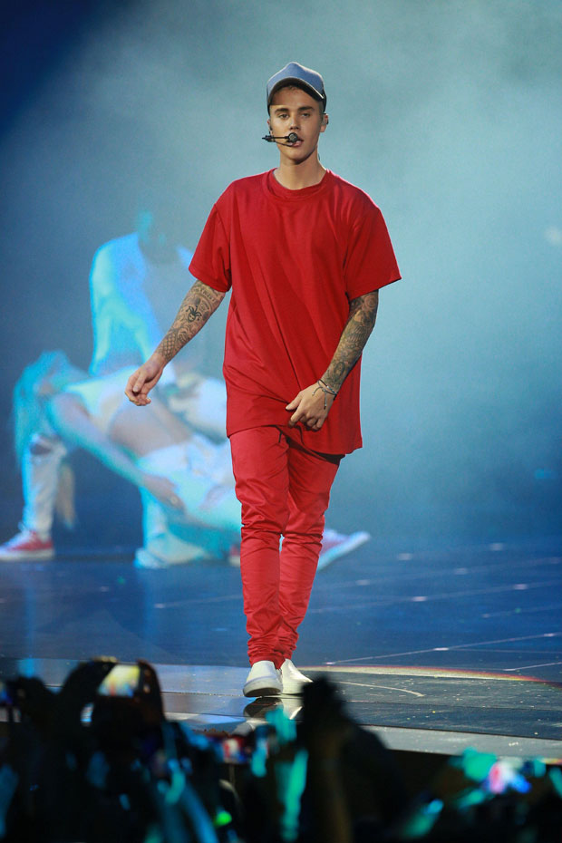Justin Bieber Marks VMA Comeback With High-Flying Performance