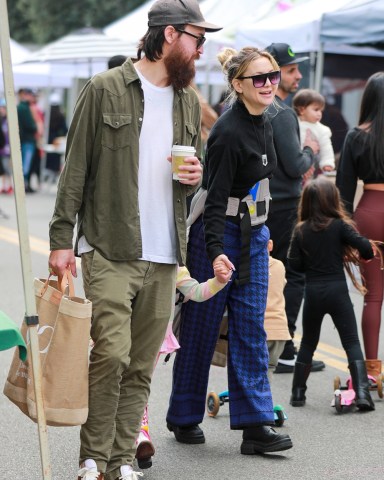 Beverly Hills, CA  - *EXCLUSIVE*  - Actress Kate Hudson, her fiance Danny Fujikawa, and daughter Rani were seen enjoying the delights at a local Farmer's Market.

Pictured: Kate Hudson, Danny Fujikawa

BACKGRID USA 5 FEBRUARY 2023 

BYLINE MUST READ: affinitypicture / BACKGRID

USA: +1 310 798 9111 / usasales@backgrid.com

UK: +44 208 344 2007 / uksales@backgrid.com

*UK Clients - Pictures Containing Children
Please Pixelate Face Prior To Publication*