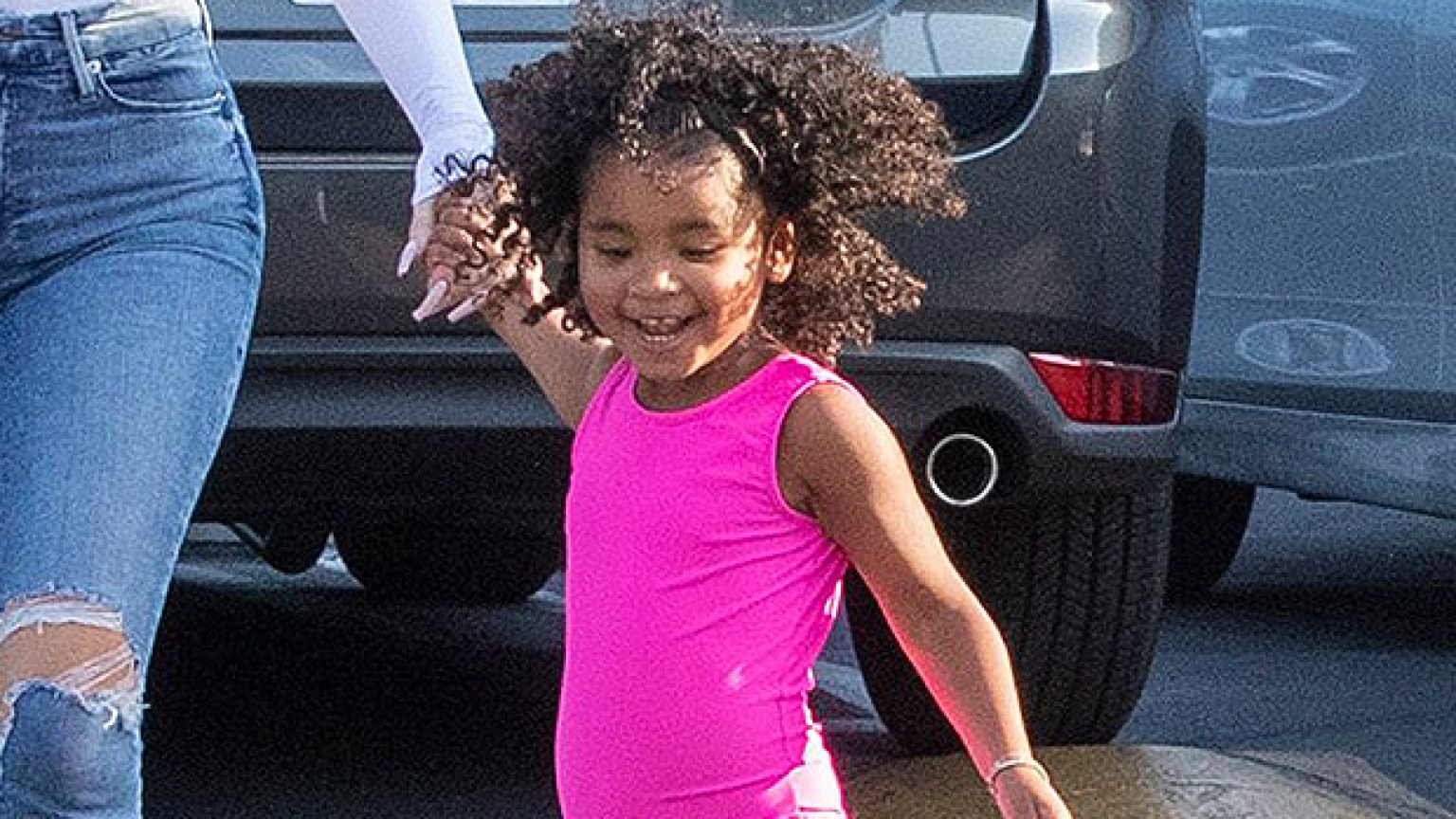 Khloe Kardashians Daughter True Is So Tall In Pink Tank Top And Skirt