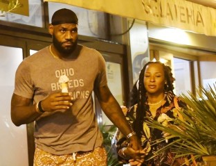 Ischia, ITALY  - *EXCLUSIVE*  - NBA star LeBron James grabs ice cream with his wife Savannah while in Ischia during his holiday tour of Italy,  James waved to a group of adoring fans as he headed back to his yacht.Pictured: LeBron JamesBACKGRID USA 5 SEPTEMBER 2021BYLINE MUST READ: Cobra Team / BACKGRIDUSA: +1 310 798 9111 / usasales@backgrid.comUK: +44 208 344 2007 / uksales@backgrid.com*UK Clients - Pictures Containing Children
Please Pixelate Face Prior To Publication*