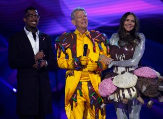 THE MASKED SINGER: L-R: Host Nick Cannon, David Foster and Katherine McPhee in the “Group B Final” episode of THE MASKED SINGER airing Wednesday, Dec. 8 (8:00-9:00 PM ET/PT) on FOX. © 2021 FOX MEDIA LLC. CR: FOX.