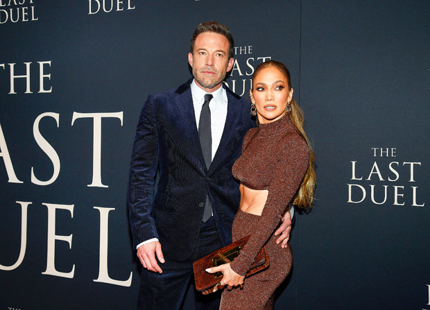 Jennifer Lopez performs Red Sox anthem while Ben Affleck is there