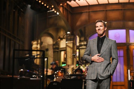 SATURDAY NIGHT LIVE -- “Benedict Cumberbatch, Arcade Fire” Episode 1824 -- Pictured: Host Benedict Cumberbatch during the monologue on Saturday, May 7, 2022 -- (Photo by: Will Heath/NBC)