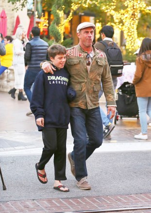 Law and Order Special Victims Unit actor Christopher Meloni takes his family to the theatre at The Grove in West Hollywood, California

Pictured: Dante Meloni,Christopher Meloni,Dante Meloni
Christopher Meloni
Sherman Williams
Ref: SPL1198003 161215 NON-EXCLUSIVE
Picture by: SplashNews.com

Splash News and Pictures
USA: +1 310-525-5808
London: +44 (0)20 8126 1009
Berlin: +49 175 3764 166
photodesk@splashnews.com

World Rights, No France Rights