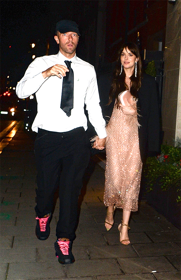 London, UNITED KINGDOM - *EXCLUSIVE* Cold play star Chris Martin and longtime girlfriend Dakota Johnson spotted at the Claridges Hotel in London on Wednesday night.The star can be seen wearing a shirt and tie along with a pair of chunky trainers and standout neon pink laces.Pictured: Chris Martin, Dakota JohnsonBACKGRID USA 14 OCTOBER 2021 BYLINE MUST READ: TJ / BACKGRIDUSA: +1 310 798 9111 / usasales@backgrid.comUK: +44 208 344 2007 / uksales@backgrid.com*UK Clients - Pictures Containing ChildrenPlease Pixelate Face Prior To Publication*