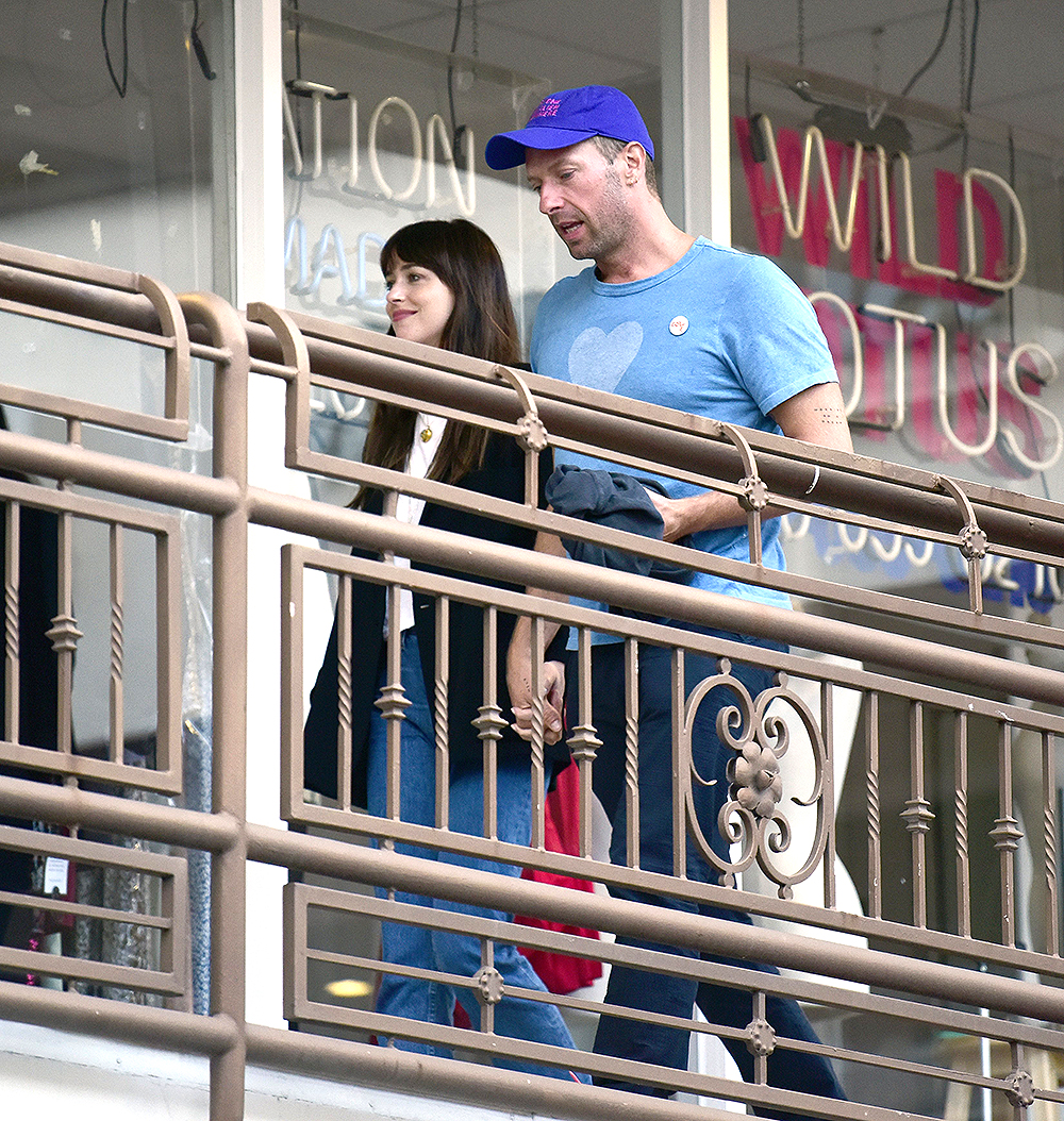 EXCLUSIVE: Dakota Johnson & Chris Martin pack on the PDA during a rare night out together at sushi park restaurant!. 26 May 2022 Pictured: Chris Martin, Dakota Johnson. Photo credit: MEGA TheMegaAgency.com +1 888 505 6342 (Mega Agency TagID: MEGA862448_006.jpg) [Photo via Mega Agency]