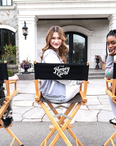 HONEY GIRLS, from left: Ava Grace, Frankie McNellis, Aliyah Mastin, on set, 2021.  ph: Ed Araquel /© Sony Pictures /Courtesy Everett Collection