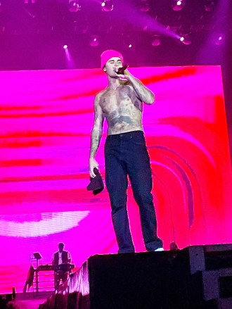 RIO DE JANEIRO, BRAZIL - After rumors of cancellation, Justin Bieber performs shirtless on stage to give his performance to the crowd at Rock in Rio. Justin Bieber BACKGRID USA September 6, 2022 BYLINE MUST READ: msb / BACKGRID USA: +1 310 798 9111 / usasales@backgrid.com backgrid.com *UK client - photos with children face pixelated before publication please*