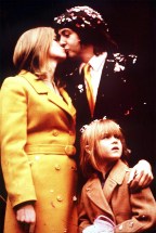 PAUL och LINDA MCCARTNEY på deras bröllopsdag, Storbritannien-1969