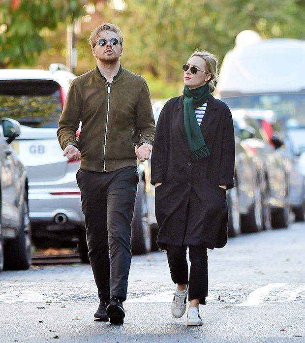 Saoirse Ronan And Boyfriend Jack Lowden Take Walk In London — Photos –  Hollywood Life