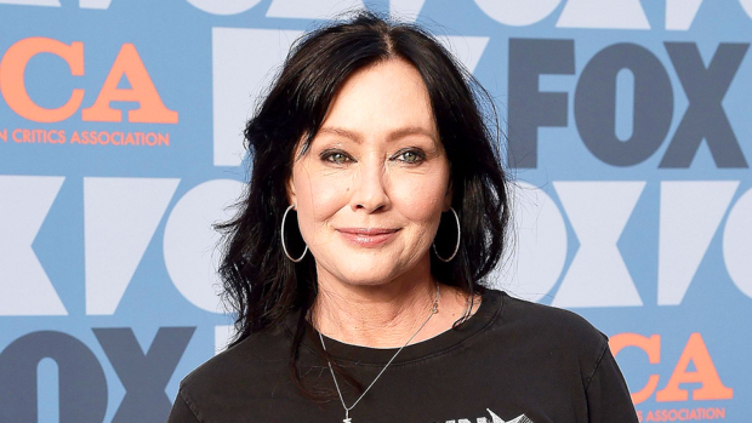 Shannen Doherty Is ‘fighting To Stay Alive Amid Breast Cancer Battle Hollywood Life