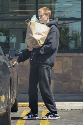 Los Feliz, CA  - *EXCLUSIVE*  - Shiloh Jolie-Pitt, Angelina Jolie and Brad Pitt's child, was photographed running errands. Shiloh wears black clothing, short hair, headphones, Nike sneakers, and carries a bag.Pictured: Shiloh Jolie PittBACKGRID USA 25 JULY 2023 USA: +1 310 798 9111 / usasales@backgrid.comUK: +44 208 344 2007 / uksales@backgrid.com*UK Clients - Pictures Containing ChildrenPlease Pixelate Face Prior To Publication*