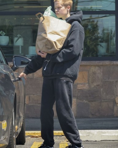 Los Feliz, CA  - *EXCLUSIVE*  - Shiloh Jolie-Pitt, Angelina Jolie and Brad Pitt's child, was photographed running errands. Shiloh wears black clothing, short hair, headphones, Nike sneakers, and carries a bag.Pictured: Shiloh Jolie PittBACKGRID USA 25 JULY 2023 USA: +1 310 798 9111 / usasales@backgrid.comUK: +44 208 344 2007 / uksales@backgrid.com*UK Clients - Pictures Containing ChildrenPlease Pixelate Face Prior To Publication*
