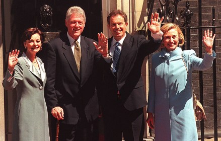 Us President Bill Clinton (2l) British Prime Minister Tony Blair (2r) and Their Wives Cherie Blair (l) and Hillary Clinton Wave to the Crowd on the Clinton's Welcome to No 10 Downing Street 29 May the President and His Wife Arrived in London on the Final Stage of His Visit to Europe United Kingdom London
Britain-clinton-