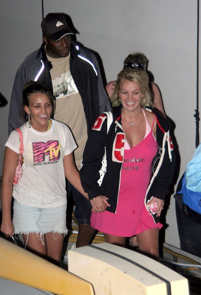 Jamie Lynn & Britney Spears Hold Hands