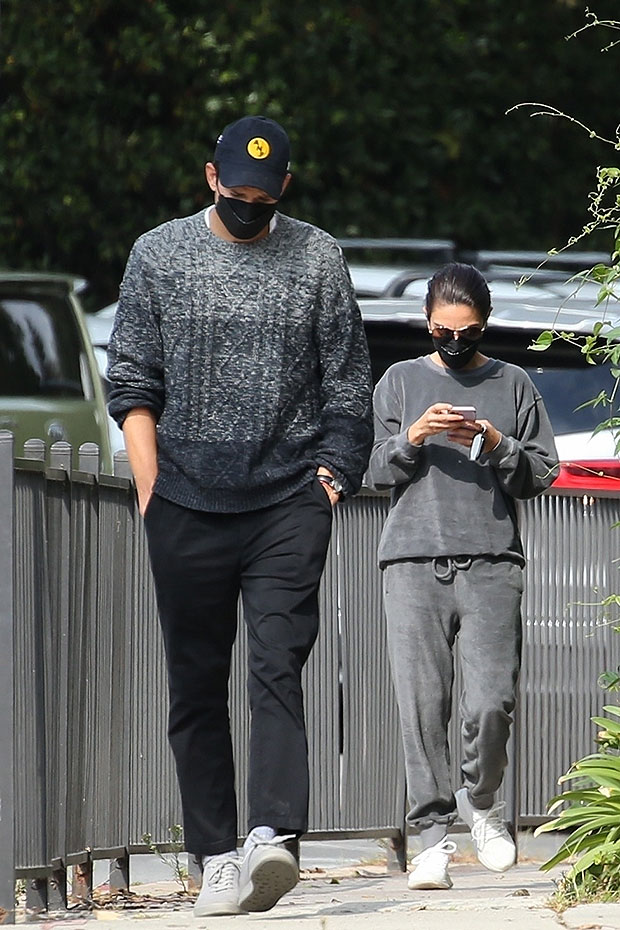 Ashton Kutcher Mila Kunis Match In Gray Outfits In La Photo Hollywood Life