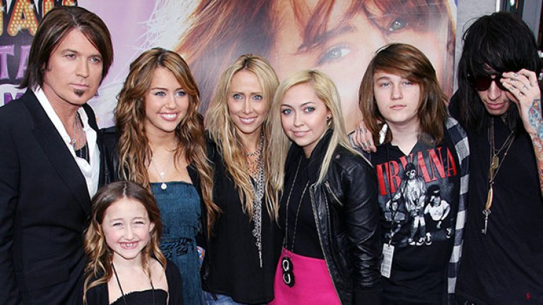 Miley Cyrus' Siblings: Everything To Know About Her 3 Brothers And 2 ...