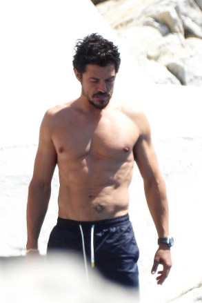 Antibes, FRANCE  - Shirtless Orlando Bloom, 46, displays his washboard abs at hotel Eden Roc in Cannes.Pictured: Orlando BloomBACKGRID USA 27 MAY 2023 BYLINE MUST READ: ML by Cobra Team / BACKGRIDUSA: +1 310 798 9111 / usasales@backgrid.comUK: +44 208 344 2007 / uksales@backgrid.com*UK Clients - Pictures Containing ChildrenPlease Pixelate Face Prior To Publication*