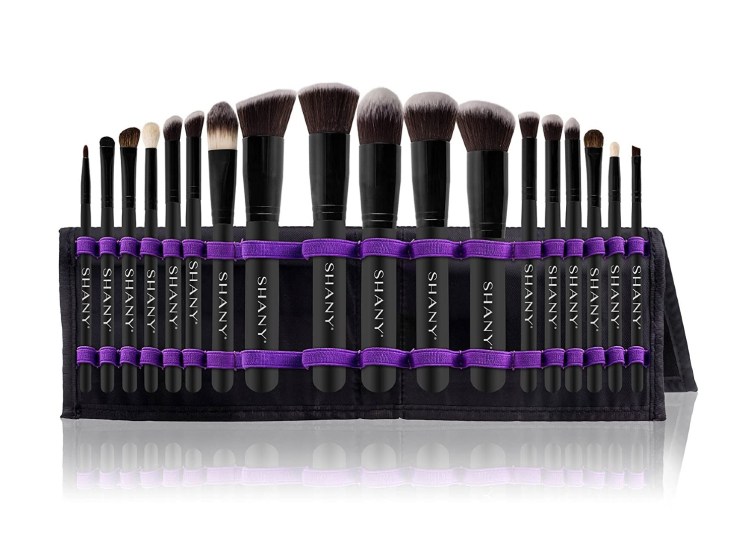 A full set of makeup brushes